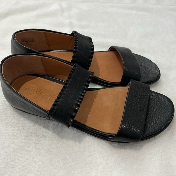 GENTLE SOULS BY KENNETH COLE "Lark" Black Ruffle Strap Sandal Flat - Size 9 - Picture 4 of 7